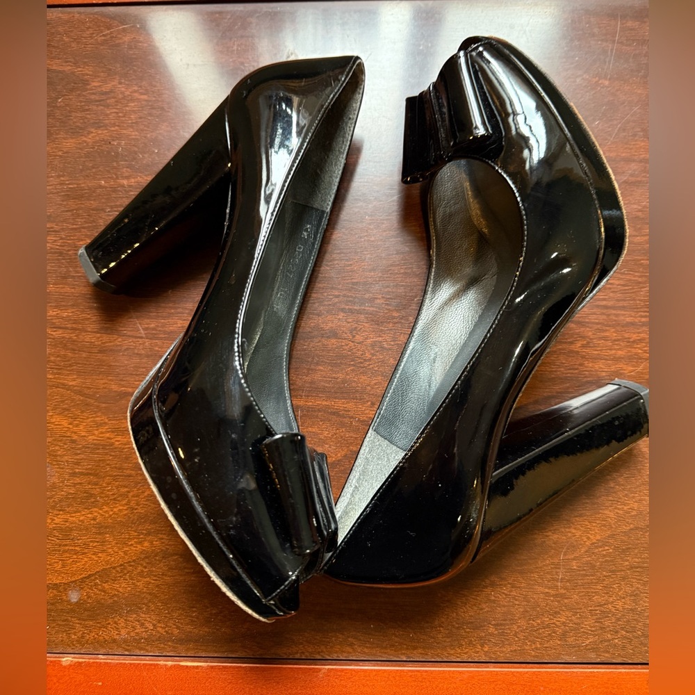Stuart Weitzman Patent Leather Black Peep Toe Heels with Bow size 10 - Picture 4 of 5